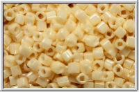 TCS-15-0123, TOHO Cubes, 1,5mm, cream, op., luster, 5g